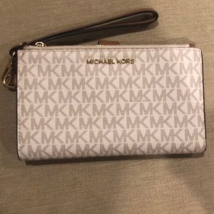 Michael Kors Smartphone Wallet • Like Knew‼️